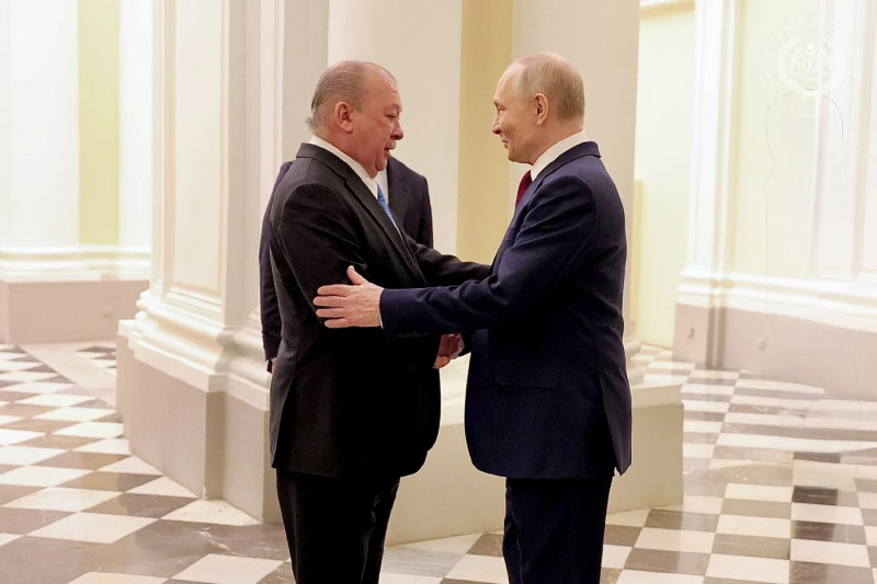 King hosted by Putin at Hermitage in symbolic St Petersburg visit