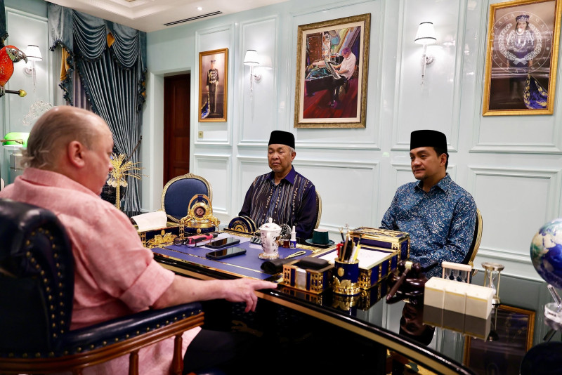 King grants royal audience to Zahid, Onn Hafiz after BN's Johor victory