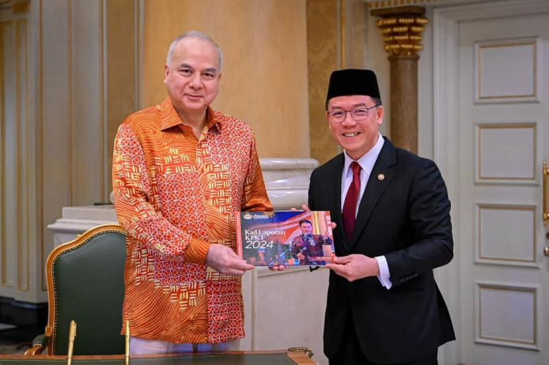 Sultan Nazrin congratulates KPKT for excellent performance