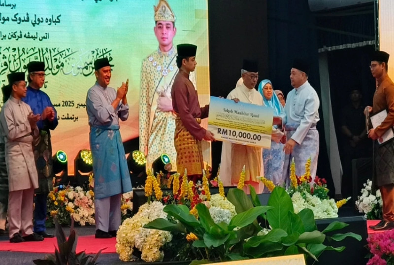 Sultan of Pahang warns narrow racial politics threatens national harmony