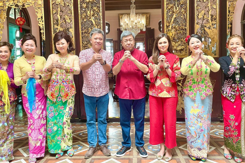 Chinese New Year key in strengthening multiracial ties: S’gor ruler, Tengku Permaisuri 