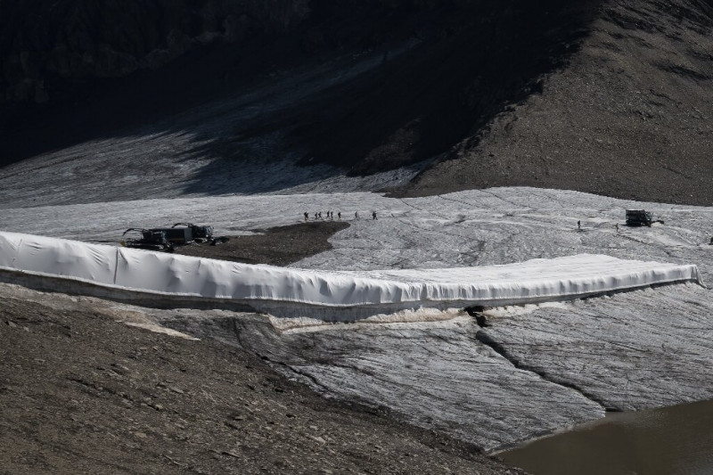 Swiss mountain pass set to lose all ice within weeks