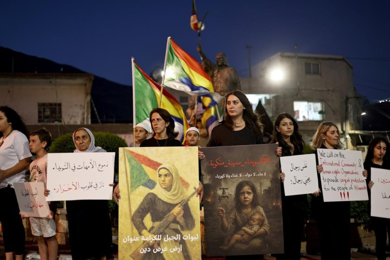 Syrians protest Sweida killings in London and Paris