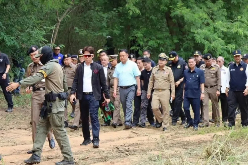 Thai PM apologises to Russian visitors as double murder case threatens tourism confidence
