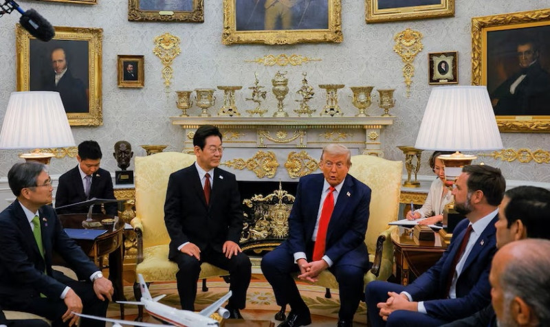 Lee proposes Trump-Kim summit in Seoul later this year