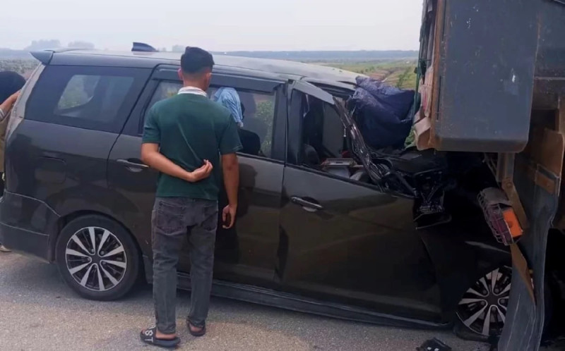 Three family members, including two children, killed in Tanjong Karang crash