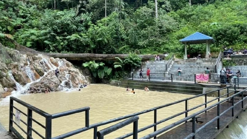 Tragic drowning of 10-year-old girl at Jeram Toi Eco Park after suspected slip into pool