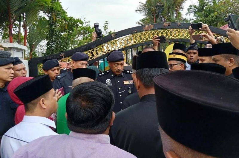 Standoff at Tampin Royal Residence over Adat chiefs’ entry sparks tension during high-level ceremony