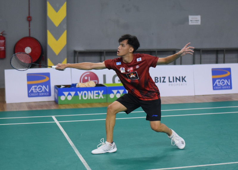 Straight wins by top and second-seeded players 