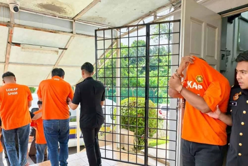 Six more Temerloh police officers remanded in kratom bribery probe