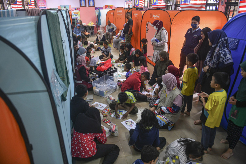 Number of flood evacuees in Batu Pahat drops to 263