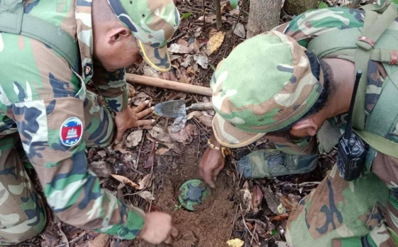 Fresh landmines blamed for Thai-Cambodian border blast as diplomatic tensions escalate