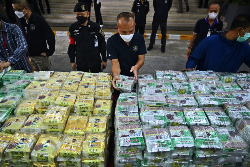 Thai cops seize 1.1 tonnes of crystal meth targeted for southern region bordering M’sia