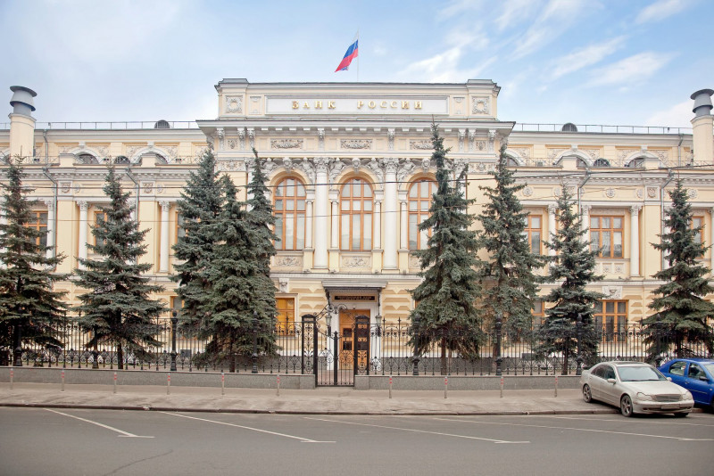 Russia’s central bank limits foreign cash withdrawals 