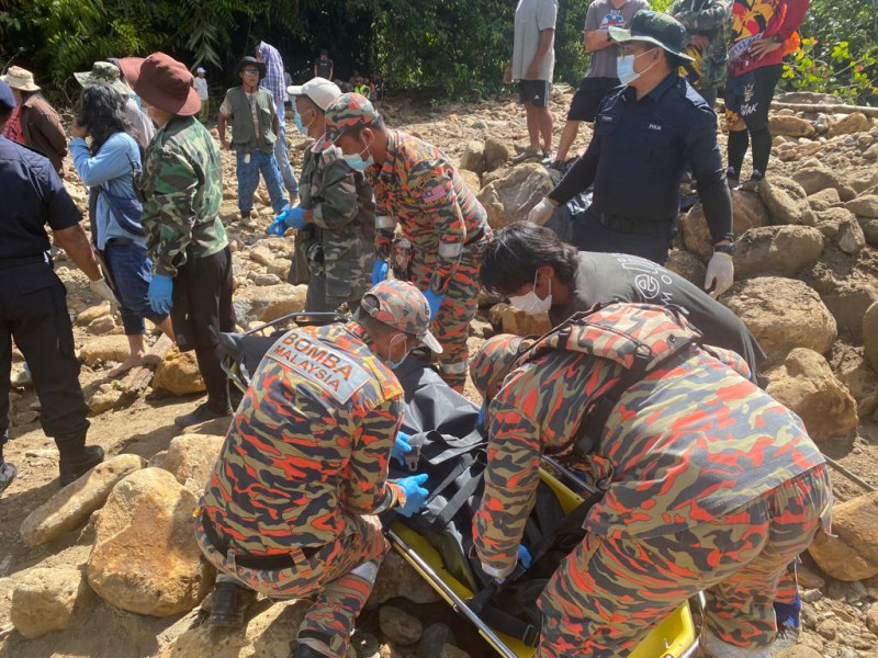 Flash flood sweeps away elderly villager, uproot trees in northern Sarawak