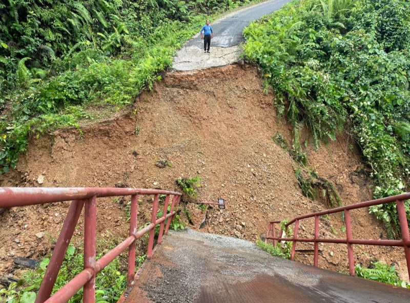 Central Sarawak sees landslides, bridge collapse after bad weather