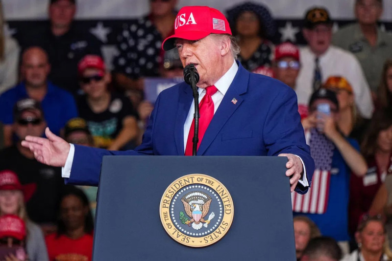 Trump’s Muhammad joke about Iran presidency falls flat at Georgia rally