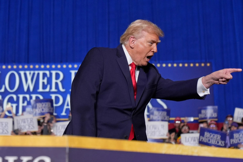 Trump criticises armed Minneapolis man, sparking tensions with gun rights advocates