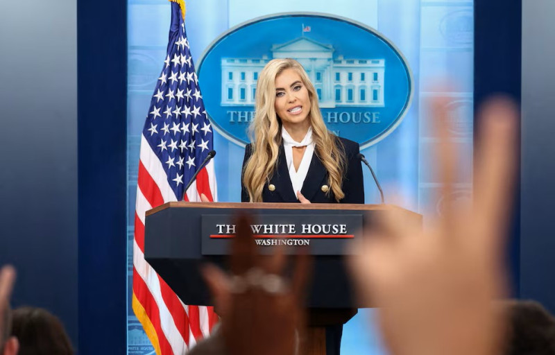 Trump fires press secretary after less than a week, weeks before midterms