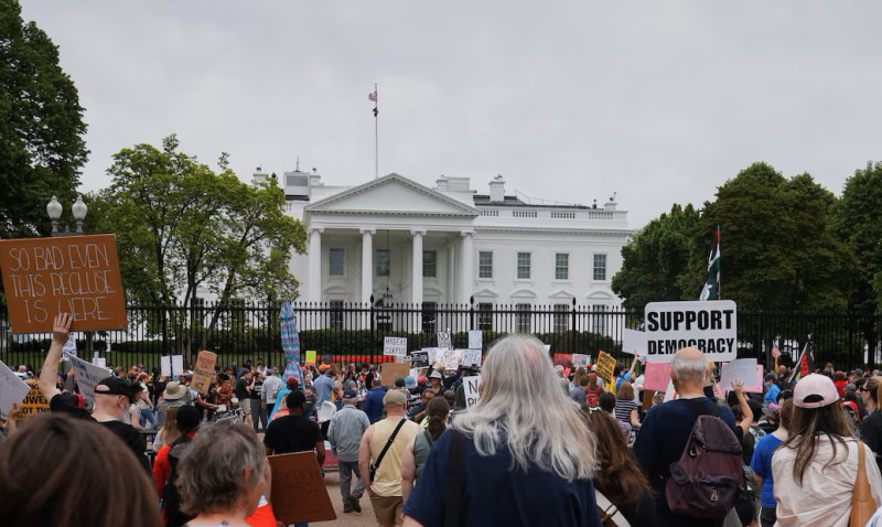 Thousands of protesters rally against Trump across US