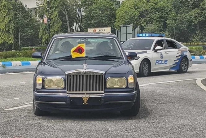 Negeri Sembilan MB meets Tuanku Muhriz amid state crisis