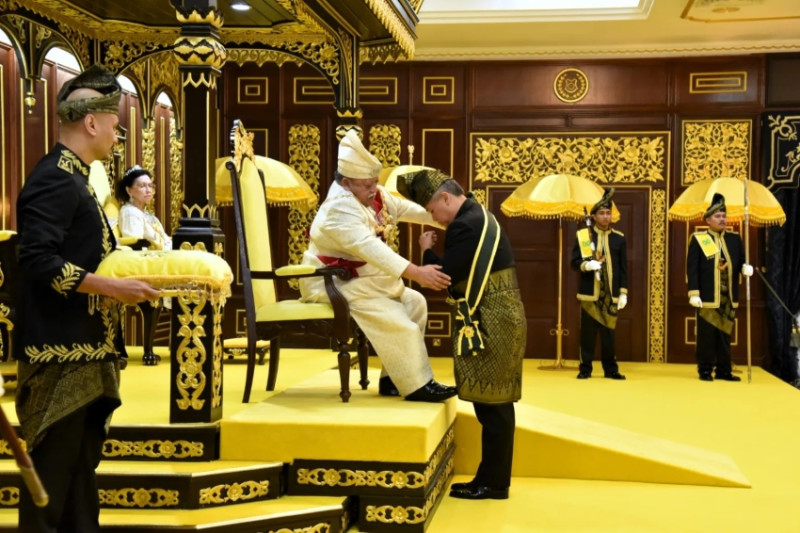 Raja of Perlis criticises civil servants for placing personal interests above public duty