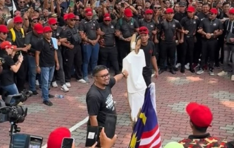 Political row over Anwar effigy whipping draws condemnation from Amanah Johor