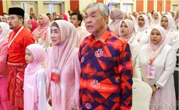 Zahid to seek answers from Negeri MB over alleged coerced declaration against Ruler