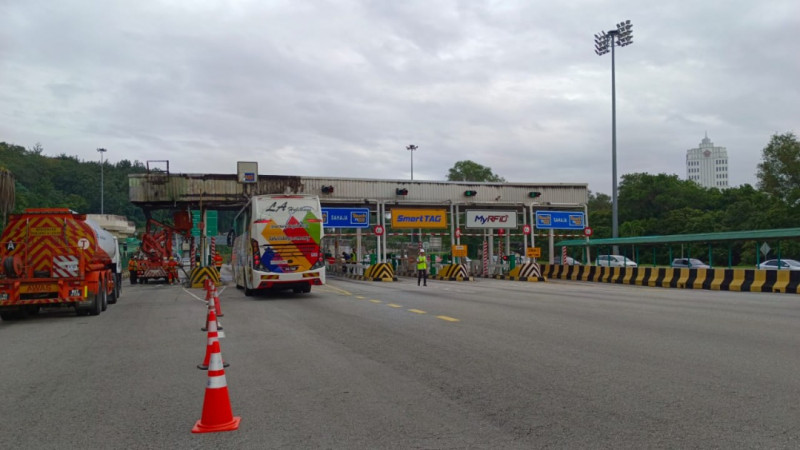 Burnt tour bus: PLUS reopens UPM exit toll plaza to all vehicles