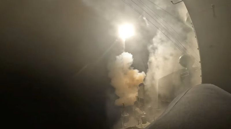US-Iran hostilities surge as strikes hit Gulf bases, shipping routes