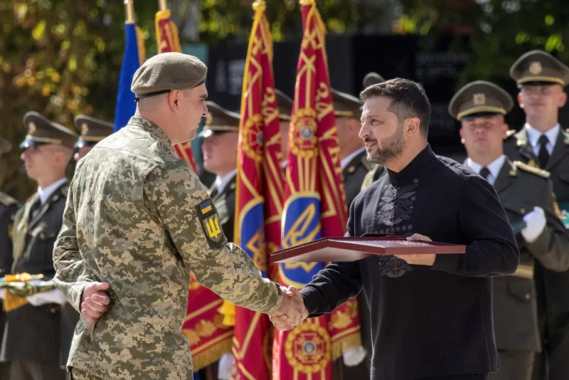 Ukrainian Commander braves Russian kill zone to rescue wounded soldiers
