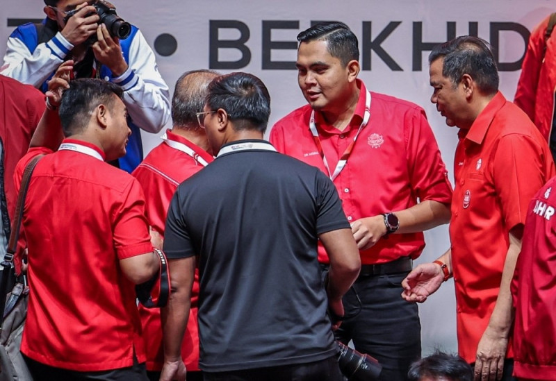 Whispers of Akmal’s exit eclipse UMNO assembly as grassroots question timing and impact