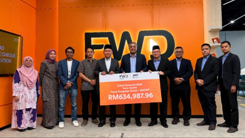 FWD Takaful fulfils zakat obligation to FT Islamic Religious Council Zakat Collection Centre 