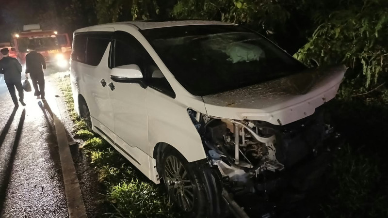 Anwar prays for Ustaz Wadi Annuar's recovery after Gerik road accident