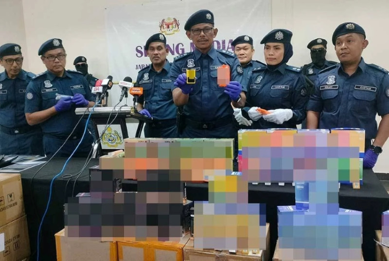 Customs seize over RM5 million worth of illicit vapes and flavoured liquids