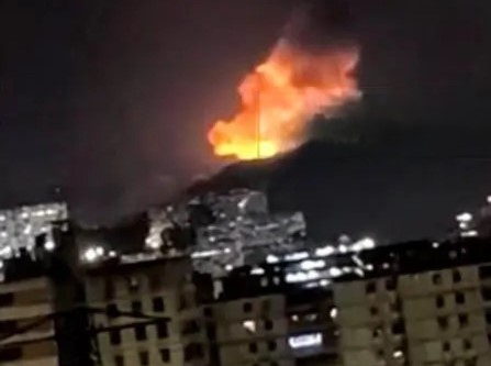 Explosions and black smoke reported over Caracas amid rising US-Venezuela tensions