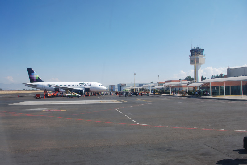 Jetliner aborts landing in Mexico to avoid runway crash