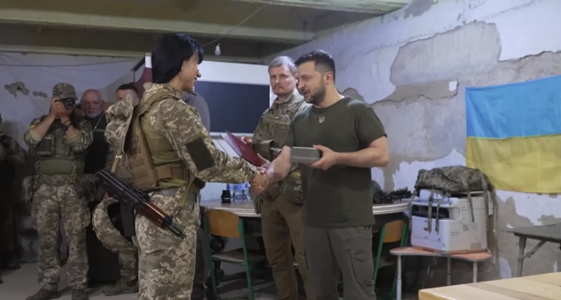 Ukraine’s Zelenskyy visits southern front as battles rage