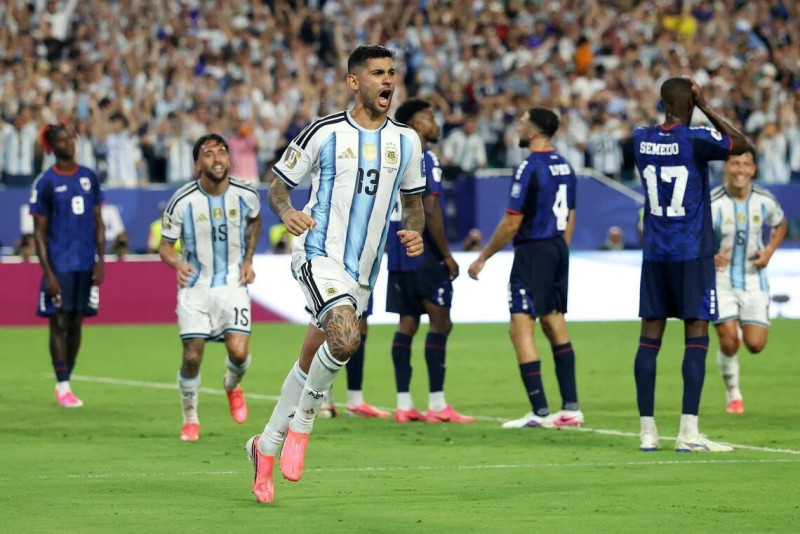 Messi inspires Argentina into last 16 after Cape Verde push world champions to extra time