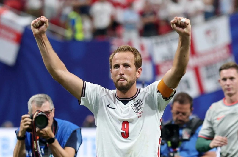 Kane's late double rescues England to seal last-16 place after Dr Congo scare
