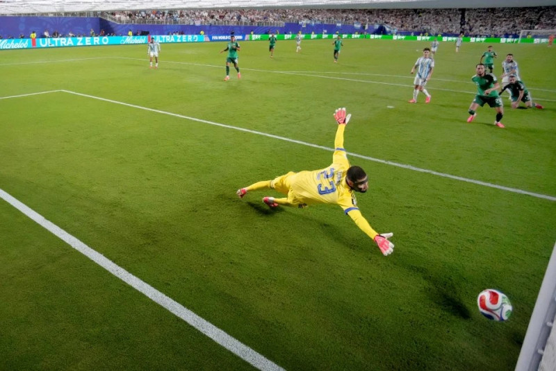 Messi equals World Cup goal record with masterful hat trick in Argentina opener against Algeria