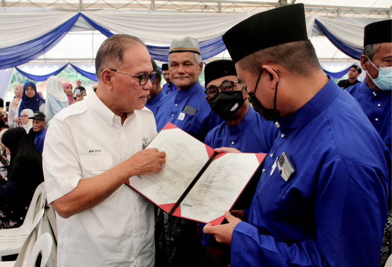 Pahang to construct houses on Felda lands: MB