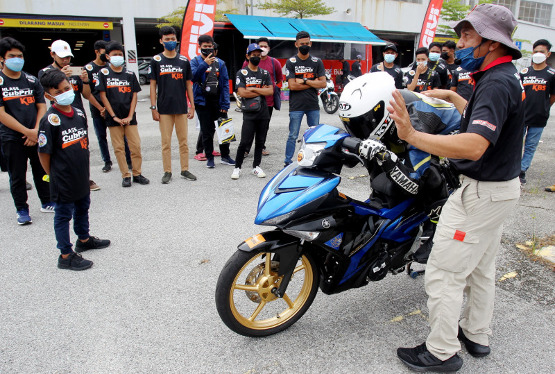 Use race circuits to educate safe driving for public: ex-national racer