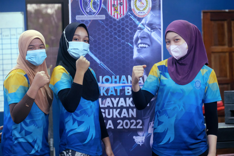 ‘Iron girls’ eager to perform well in Sukma weightlifting 