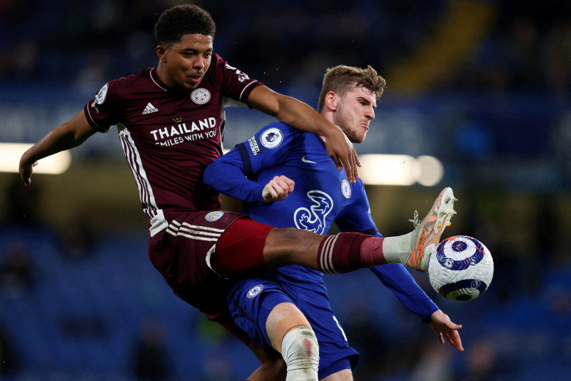 Chelsea beat Leicester to boost top-four bid