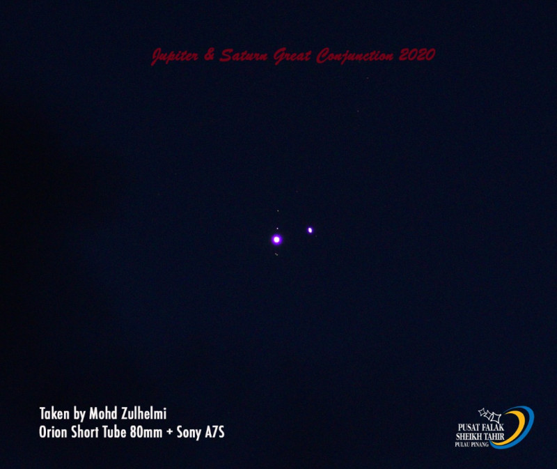 A Christmas star: Jupiter and Saturn light the night sky