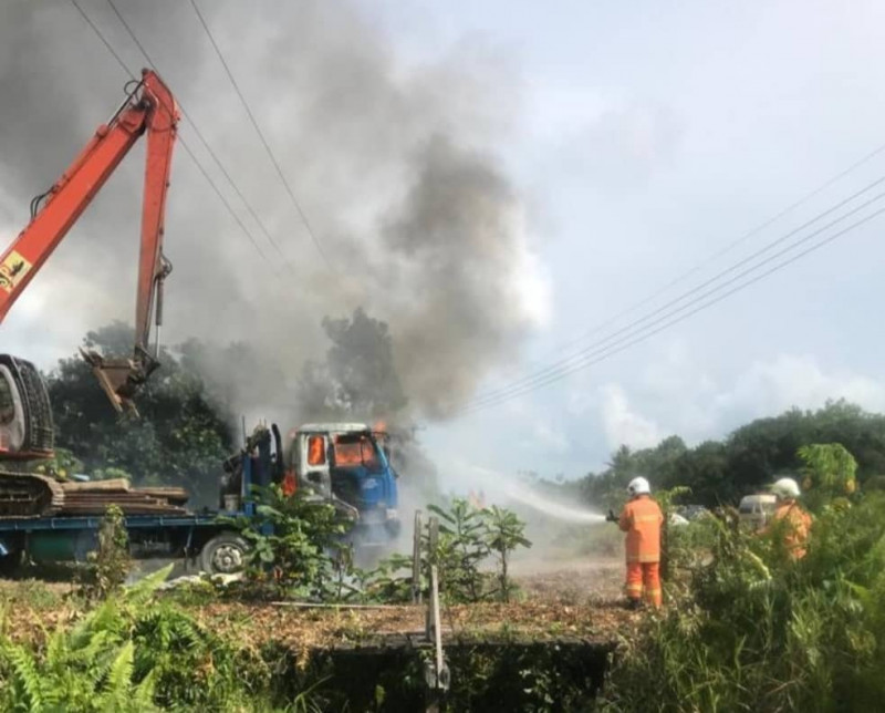 Two killed in Sibu freak excavator-powerline collision