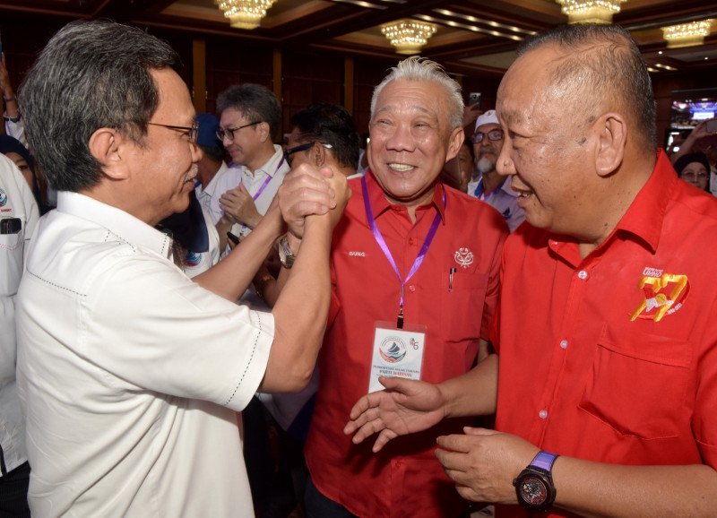 Warisan says mulling electoral pact with Sabah BN