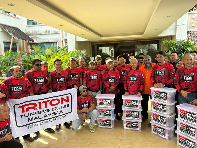 Triton enthusiasts go the extra mile to help flood victims
