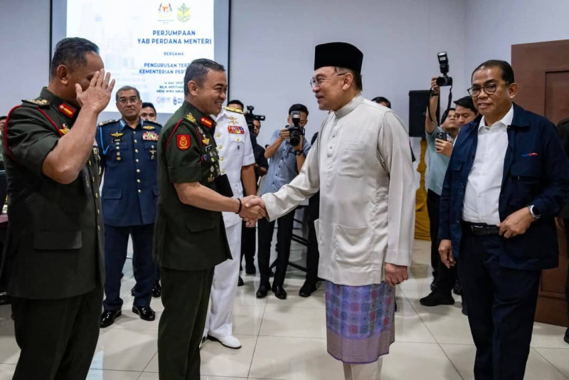 Anwar calls for enhanced collaboration between the defence ministry and industry players